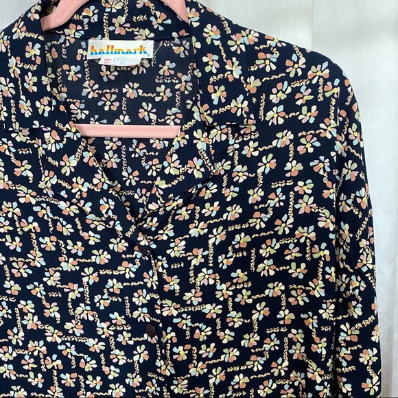 Vintage floral blouse with short sleeves
